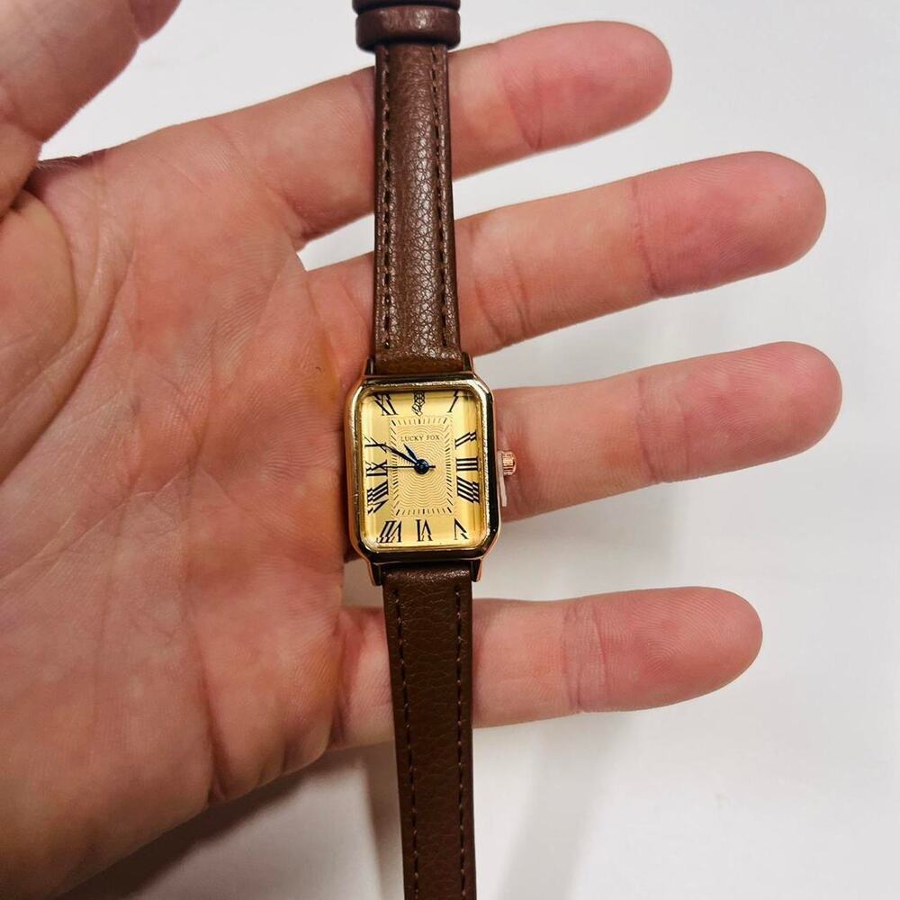 2000s vintage style rectangular gold luxury watch with leather band - Picture 2 of 11